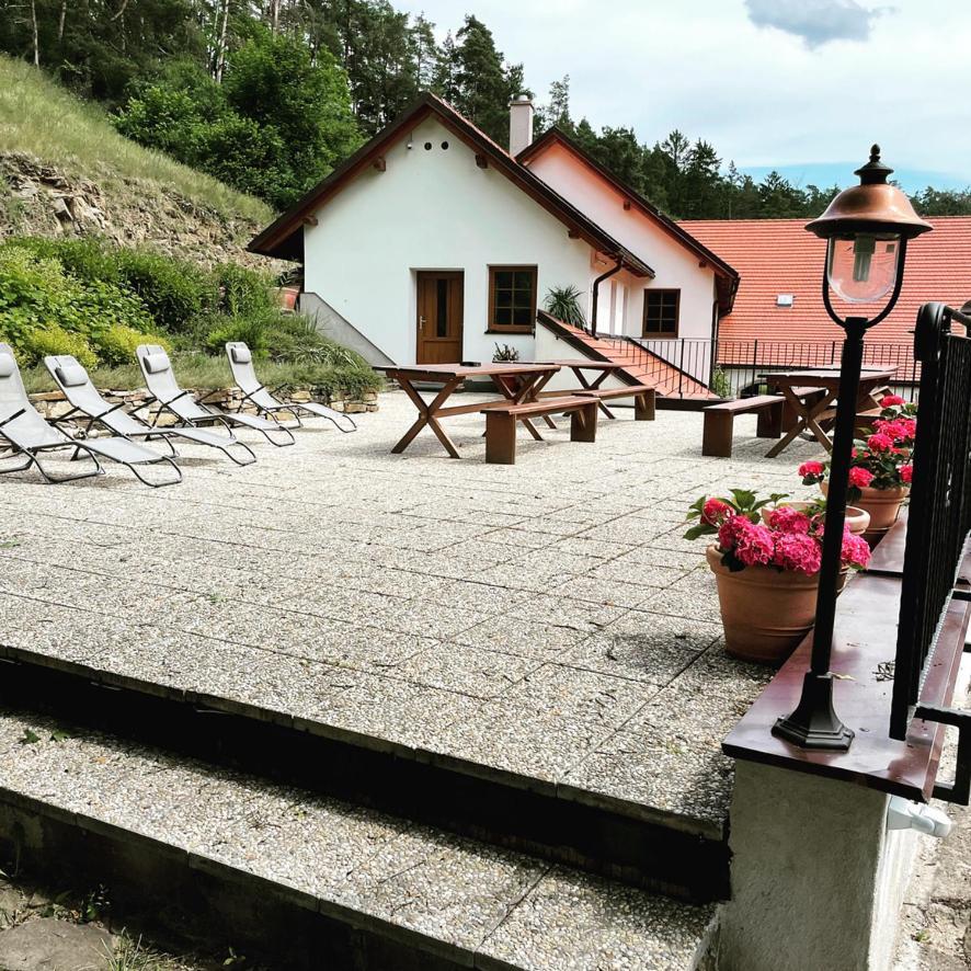 Trilety Mlyn Hotel Police  Екстериор снимка