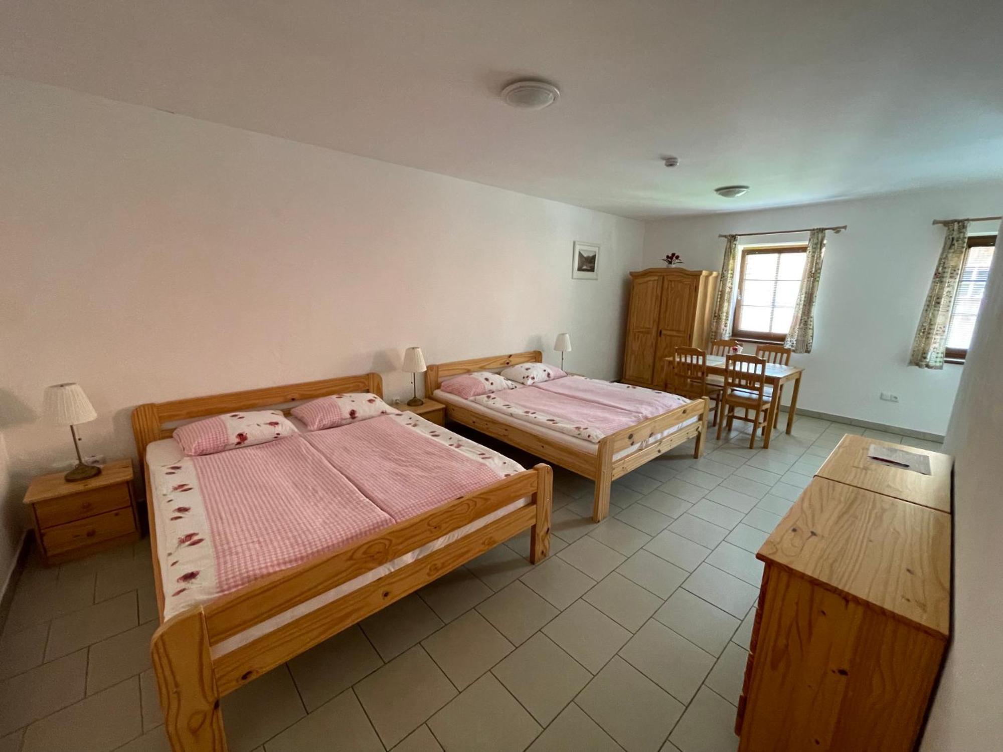 Trilety Mlyn Hotel Police  Екстериор снимка