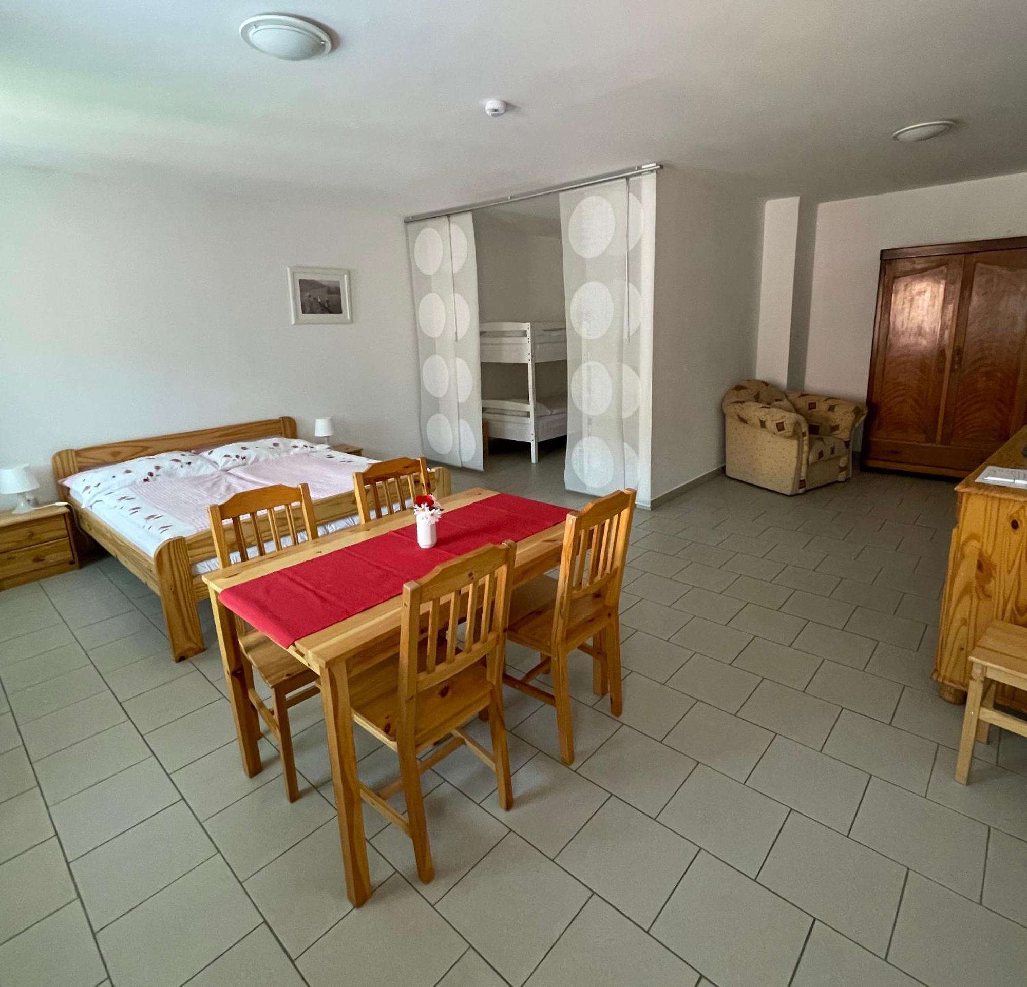 Trilety Mlyn Hotel Police  Екстериор снимка